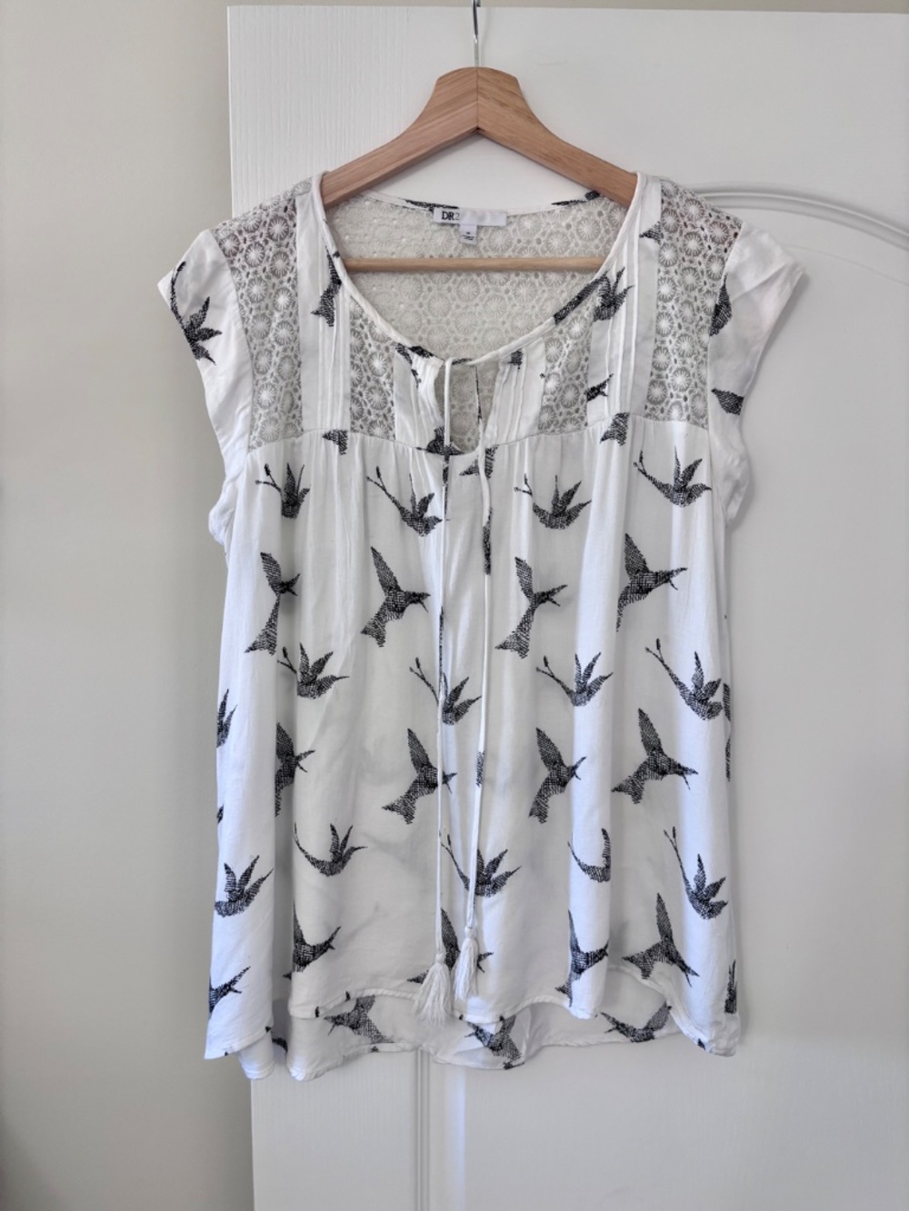 DR2 by Daniel Rainn Short Sleeve Blouse Abstract Bird Pattern Women’s Size M